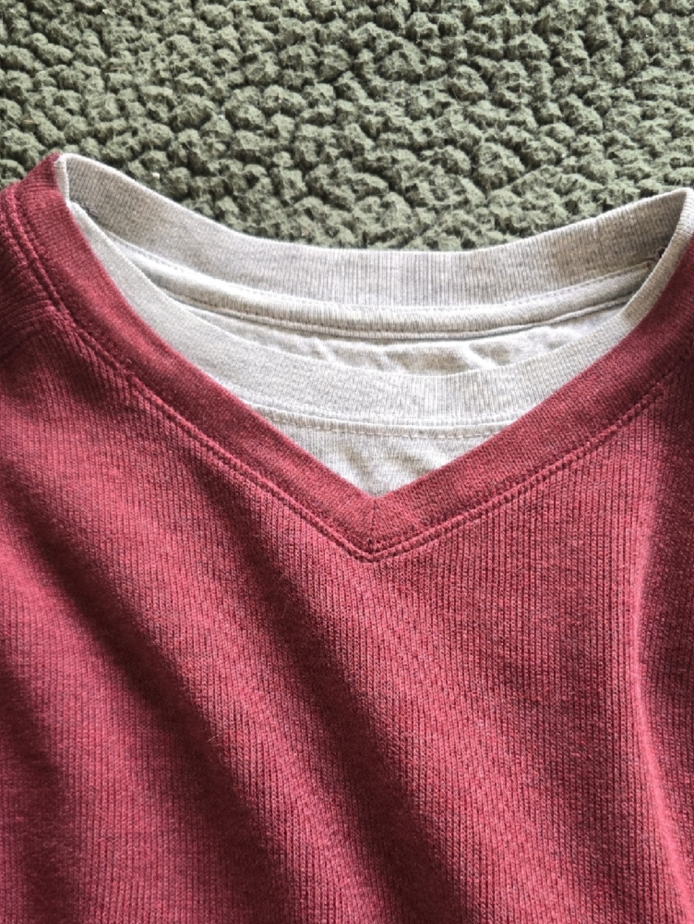 Men's V-Neck Lightweight Ribbed Sweater in Rust - Picture 8 of 9